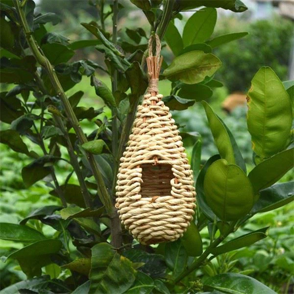Woven Bamboo Hanging Bird Nesting House